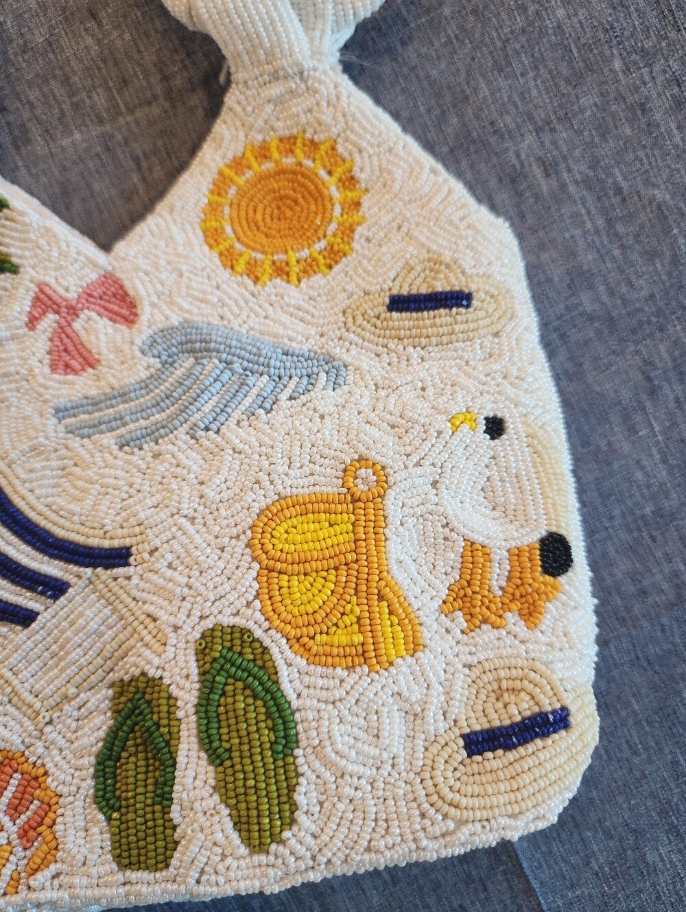NWT Beaded Beach Motif Bucket Bag - White with Yellow & Green Accents - Picture 3 of 13